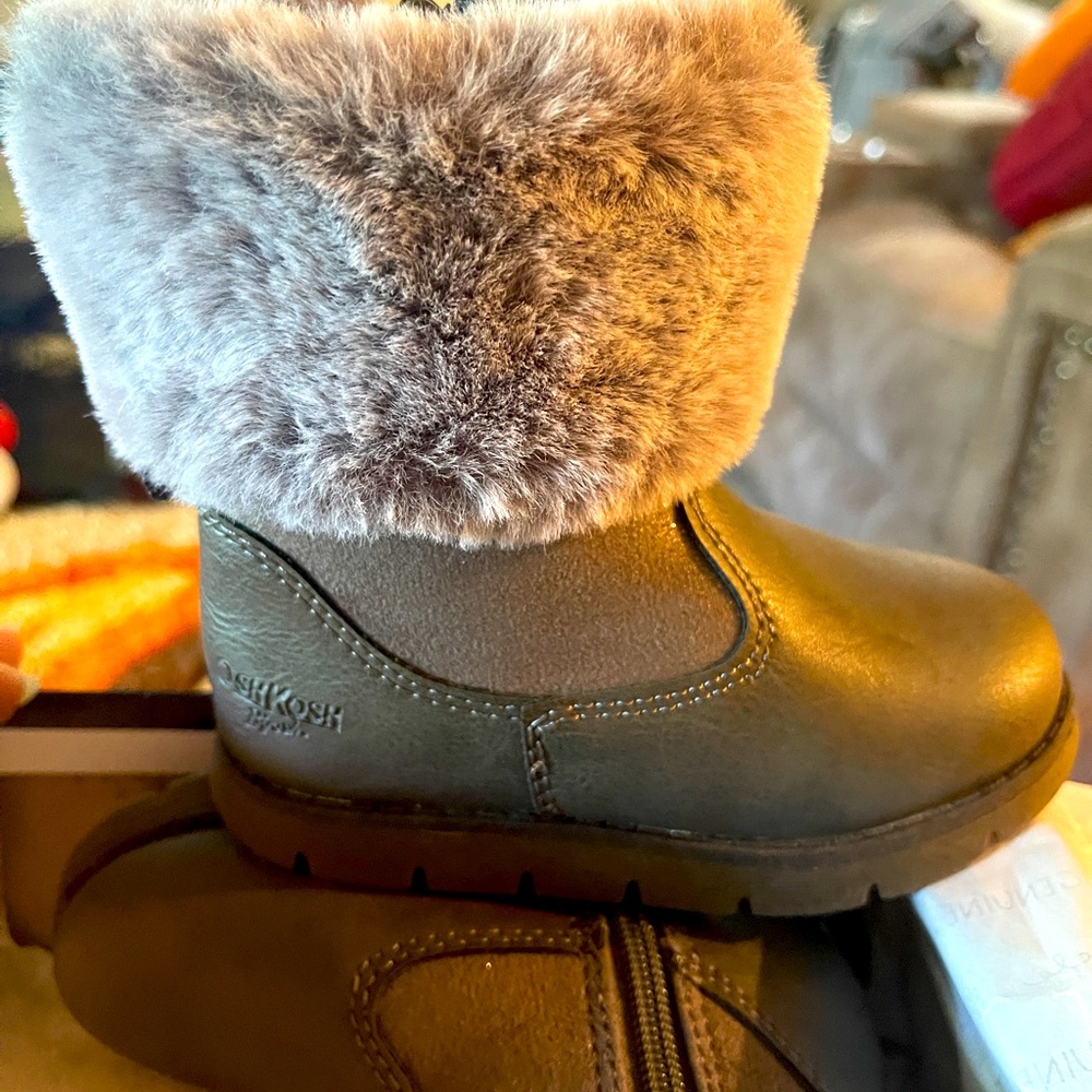 Girls Osh Kosh fur boots